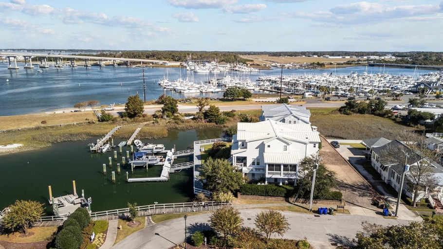 Marina 4, Bridgeview On Broad 1 Bedroom Home by RedAwning, Carteret
