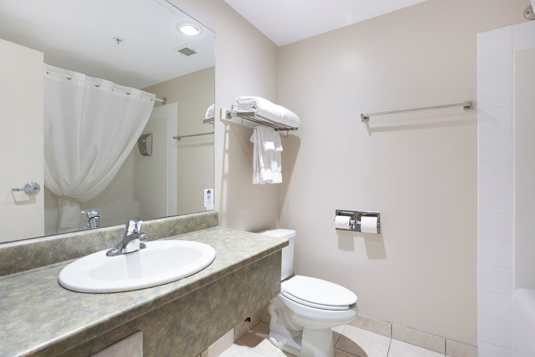 Bathroom 4, Lakeview Inns & Suites - Okotoks, Division No. 6