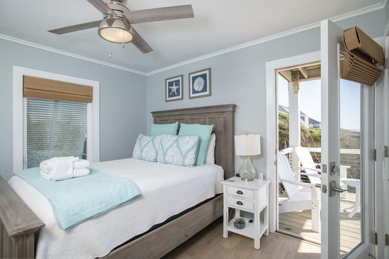 Room 2, The Hanner 4 Bedroom Home by RedAwning, Carteret