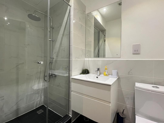 Bathroom 2, Embassy Gardens, Accra