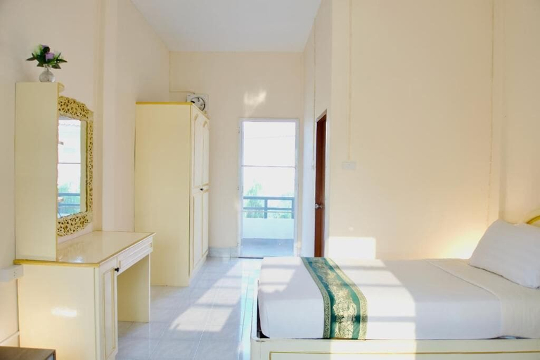 Room 4, Chakrapun Valley, Chon Daen