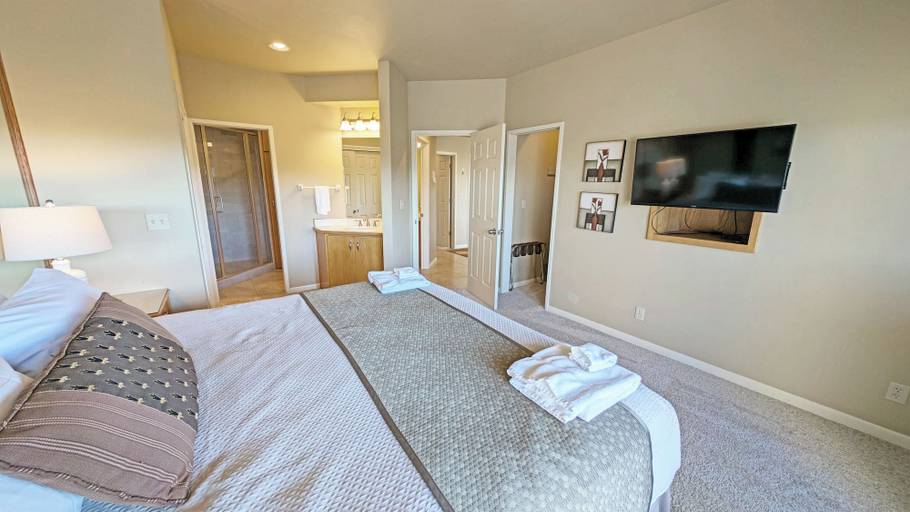 Interior 3, Mt Bachelor Village 324 A SR, Deschutes