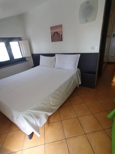 Bedroom 4, hotel poseidonia, Salerno