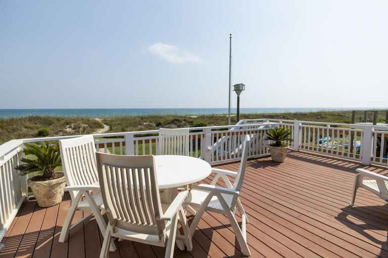 Outdoor dining 4, Taylor Cottage 5 Bedroom Home, Carteret
