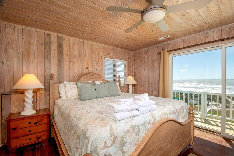 Room 5, Duneside 6 Bedroom Home by RedAwning, Carteret