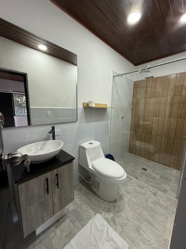 Bathroom, hotel piedra grande, San Antonio del Tequendama