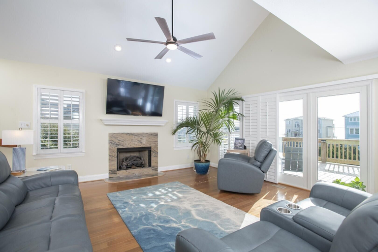 Living area 4, Azure 4 Bedroom Home by RedAwning, Carteret