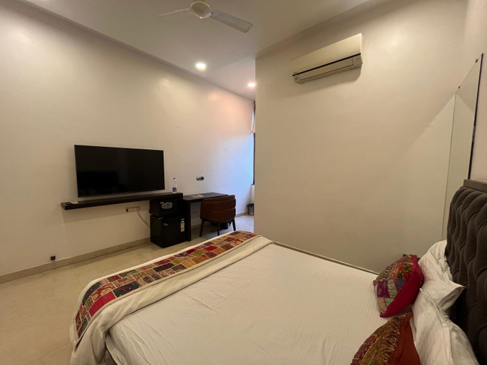 4, Hotel Golden Leaf, Nagpur