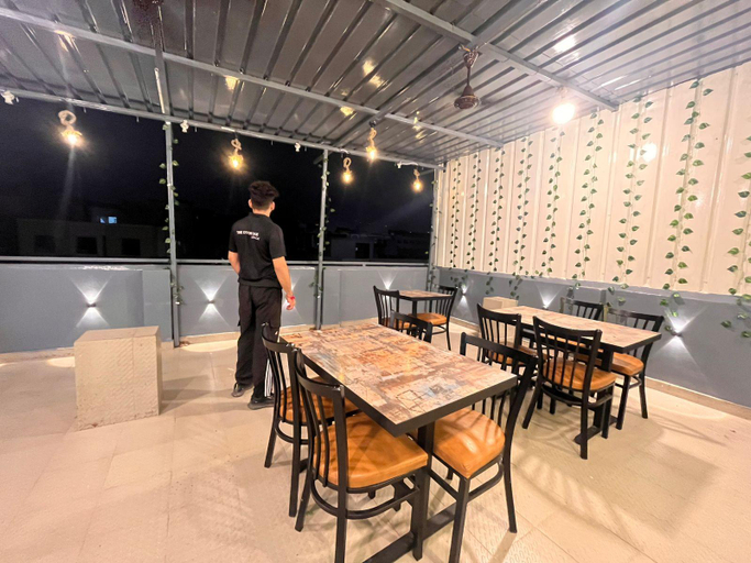 Food & Drinks 3, The Divine Oak Golden Leaf, Reasi