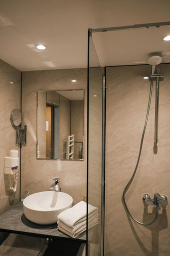 Bathroom 4, Hotel Triada, Stolichna