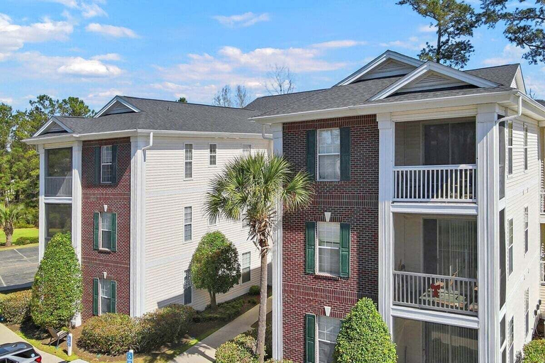 Interior 2, River Oaks 57B, Horry