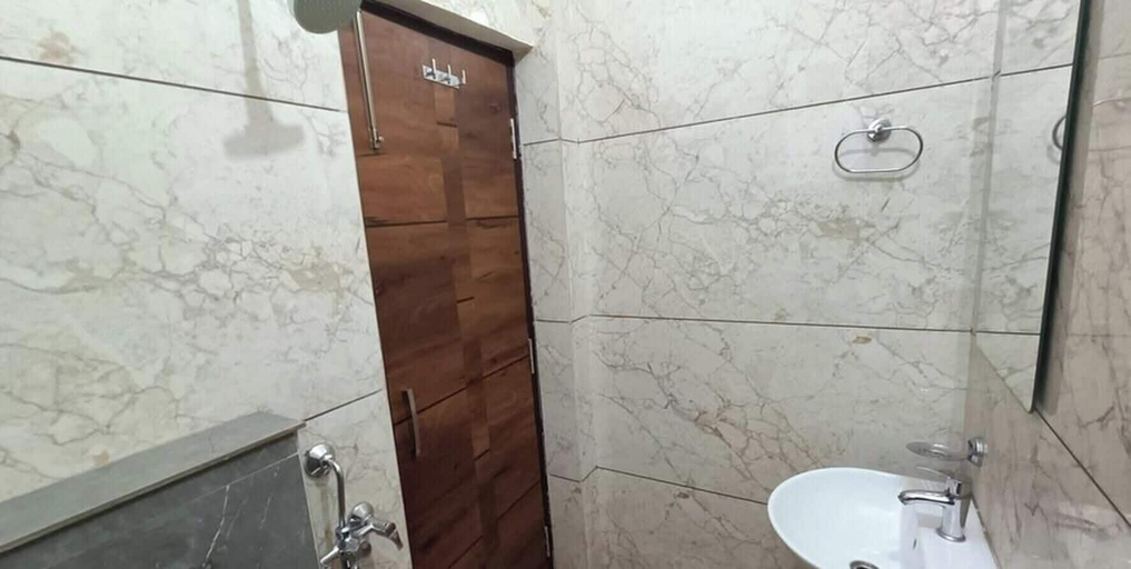 Bathroom 5, MI Rooms, Hoshiarpur