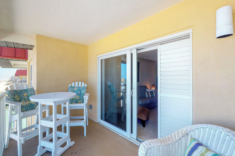 Interior 5, Point East 302 -just Beachy, Volusia