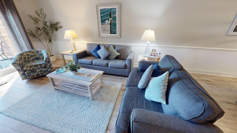 Interior 3, Magnolia Pointe Luster Leaf 4861-104, Horry