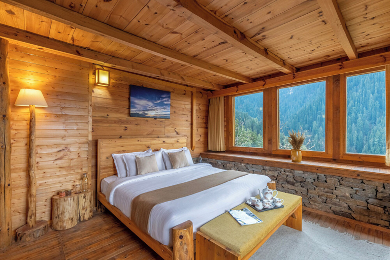 Room 5, ELIVAAS Skylounge 4 BHK with Garden, Shimla
