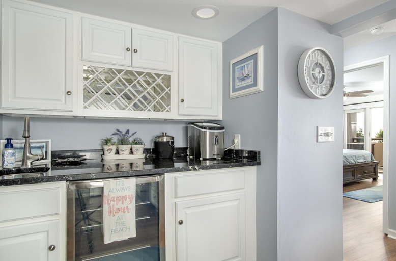 Private kitchen 2, Beachwalk 205: After Dune Delight 3 Bedroom Condo by RedAwning, Carteret