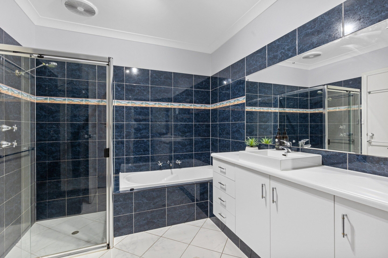 Bathroom 2, Wine Region Coastal Retreat on The Esplanade, Adelaide