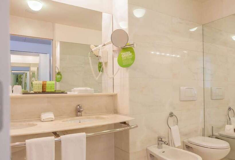Bathroom 5, Vidamar Resort Madeira, Funchal