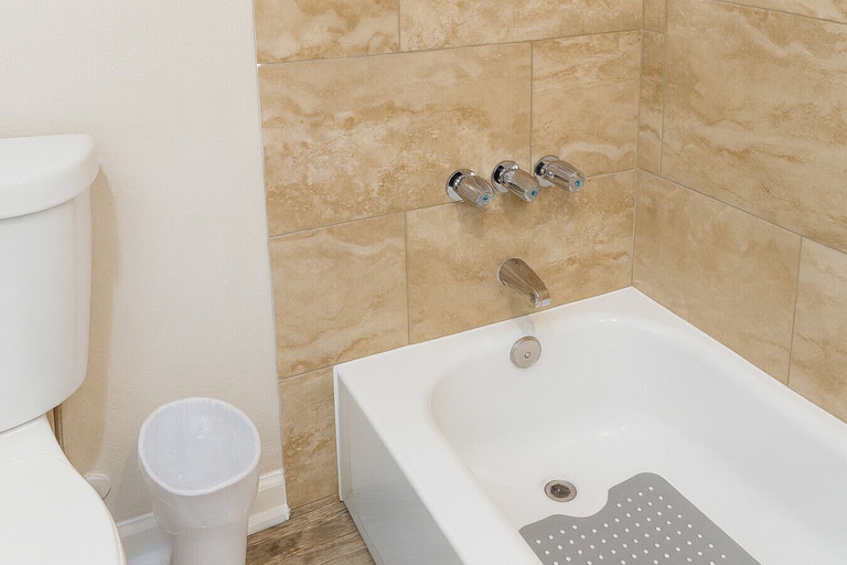 Interior 4, Kingbed, Resort Style Pool, Gym, Near the Heights, Houston