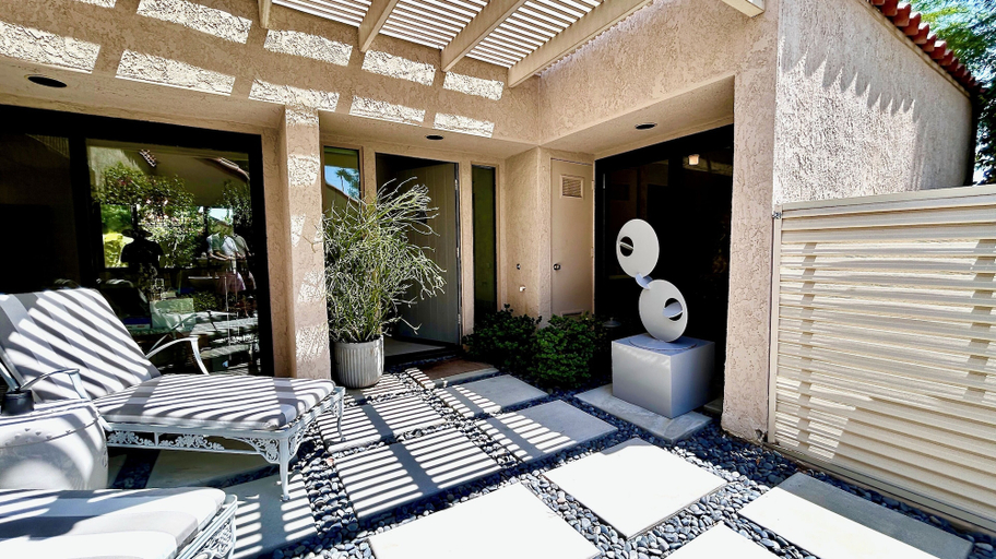 Interior 3, Courtside Contemporary, Riverside