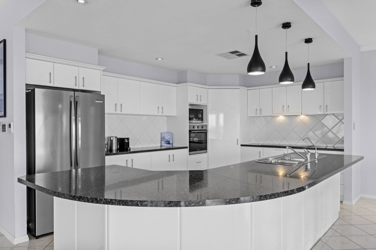 Private kitchen 3, Wine Region Coastal Retreat on The Esplanade, Adelaide