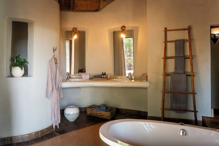 Bathroom 4, Madikwe Safari Lodge, Ngaka Modiri Molema