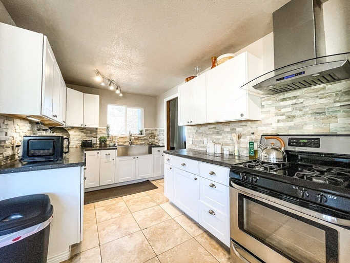 Interior 4, 214 N 20th, El Paso