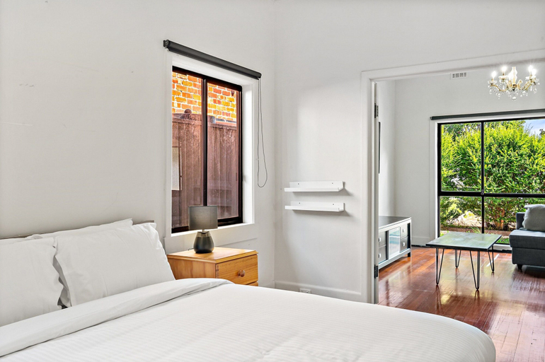 Room 5, Quiet 2-bed Home in Pascoe Vale South, Melbourne