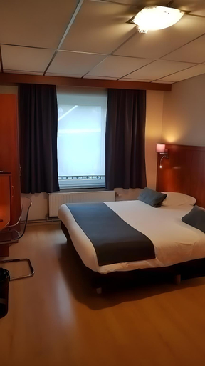 Bedroom 2, Univers Hotel & Restaurant, Liège