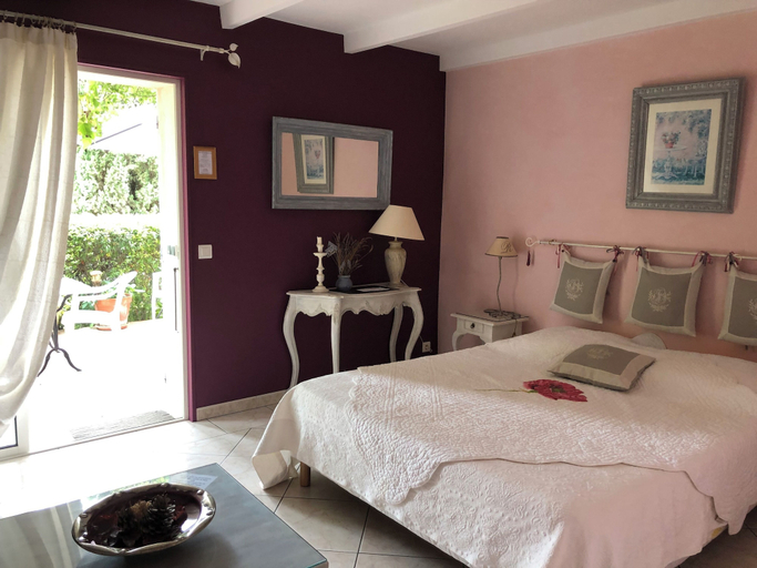 Bedroom 4, Les Roches Rouges Chambres d'hôtes, Bouches-du-Rhône