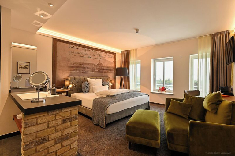 Bedroom 4, Höll am Main, Groß-Gerau