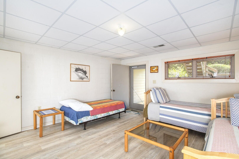 Room 5, Ocean Grove J2 4 Bedroom Condo by RedAwning, Carteret