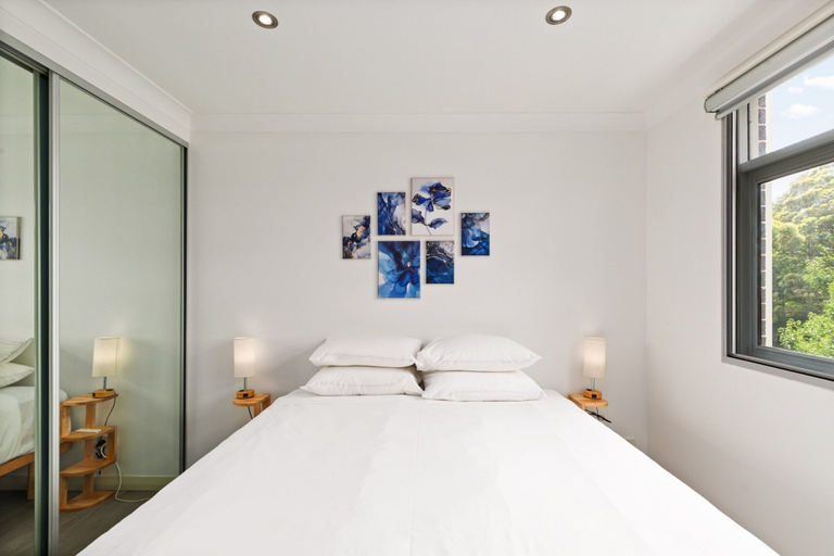 Room 5, Spacious 3-bed Apartment in the Heart of St Ives, Sydney