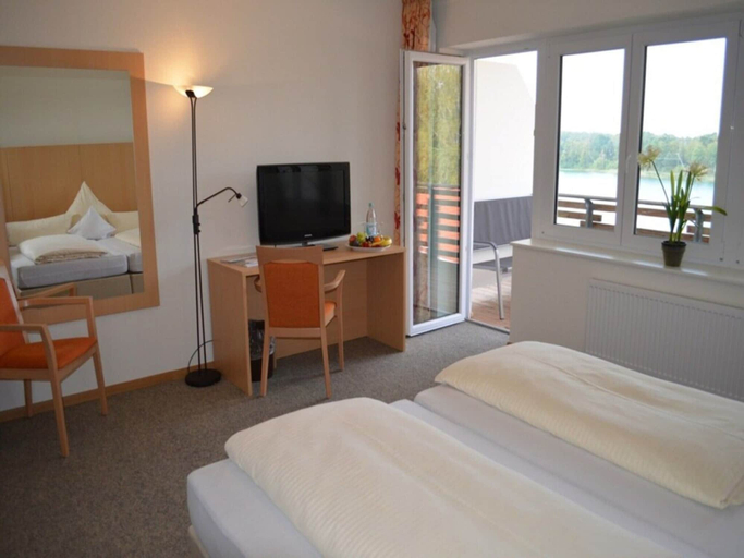 Room 2, Bernsteinsee Hotel and Ferien Lakeview Balcony, Gifhorn