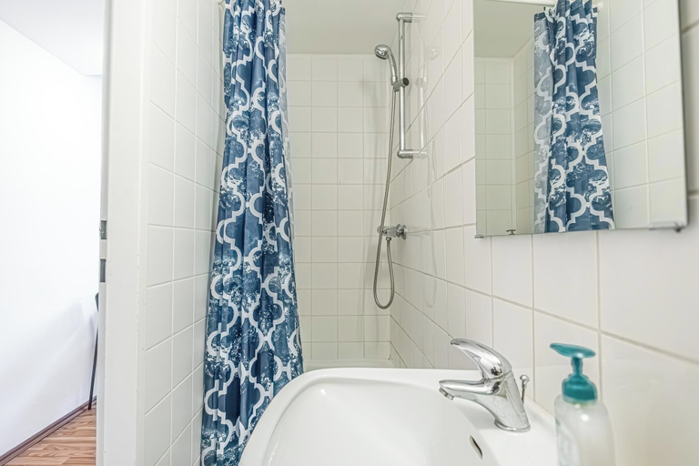 Bathroom 3, Stylish 1BR Apt Danube Near Prater Park, Wien