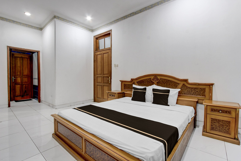 Room 2, Hotel O Bimo Inn Guest House, Yogyakarta