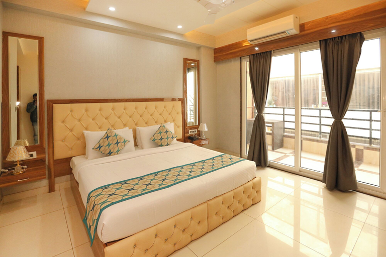 Room 5, Fabhotel Starex Inn, Gurgaon