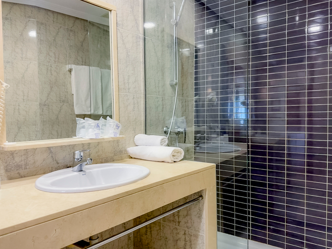 Bathroom 5, Torreluz Aparthotel, Almería