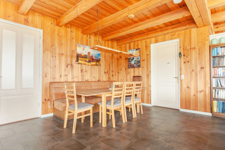 Room 4, Beautiful House in Nature for 20 People, Steenwijkerland