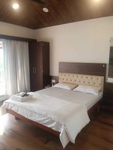 Room 5, Aranyagiri Farm Stay, Satara