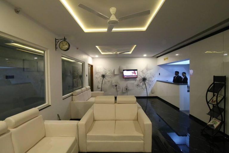 Others 5, hotel blak and wite, Visakhapatnam