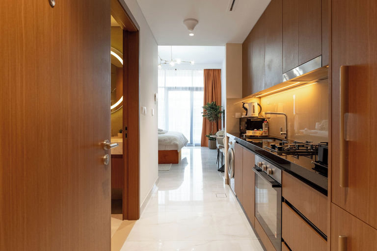 Private kitchen 4, Modern Luxury with Pool & Balcony, Dubai