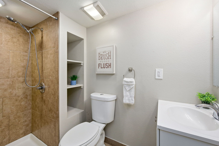 Bathroom, Inviting Bungalow Next to Unc - Free Cruiser Bikes!, Weld