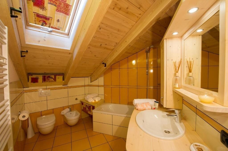 Bathroom 4, CHALET LA RUGIADA, Sondrio