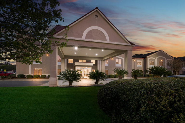Exterior & Views