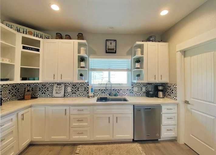 Private kitchen 3, 3201 S. 11th St - New Wave Rentals, Nueces