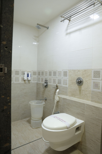 Bathroom 3, Hotel Vraj Inn, Devbhumi Dwarka