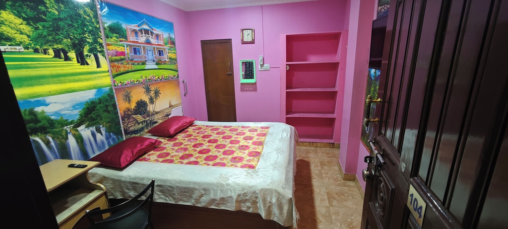 Room 4, Sribhgavan mansion lodge, Tiruvannamalai