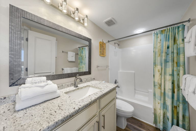Bathroom 2, Bluewater 902, Baldwin
