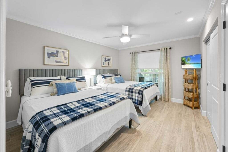 Room 5, Seashells Unit 18-coastal Breeze 2 Bedroom Condo, Lee